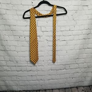 Brooks Brothers mens holiday wreath tie like new condition